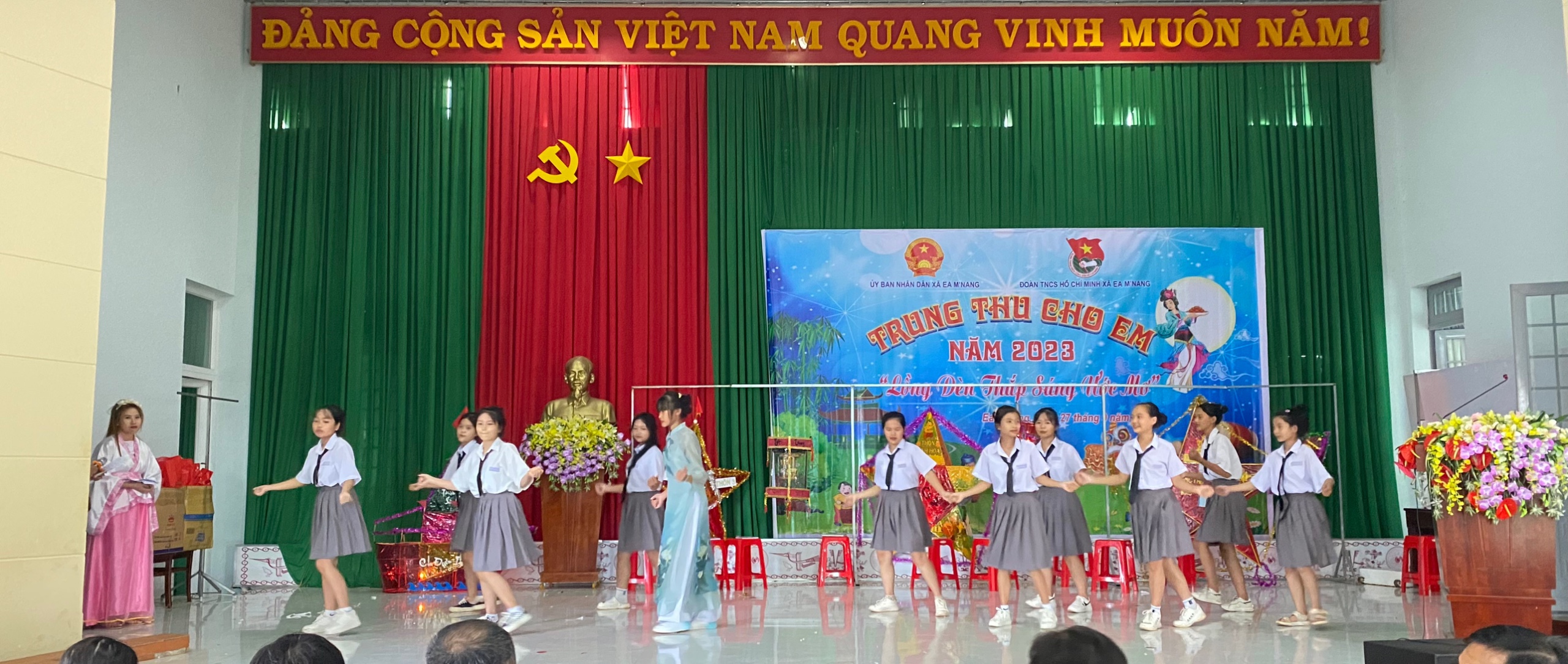 Văn nghệ 2